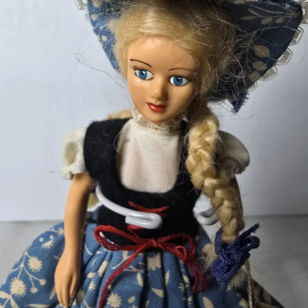 Peggy Nisbet Doll Girl From‎ Switzerland Costume N 107-8 Inches Tall